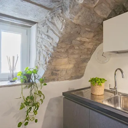 Pozzo Vertical With Garden And Parking By Rent Apartmán Torno