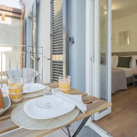 Pozzo Vertical With Garden And Parking By Rent Apartmán
